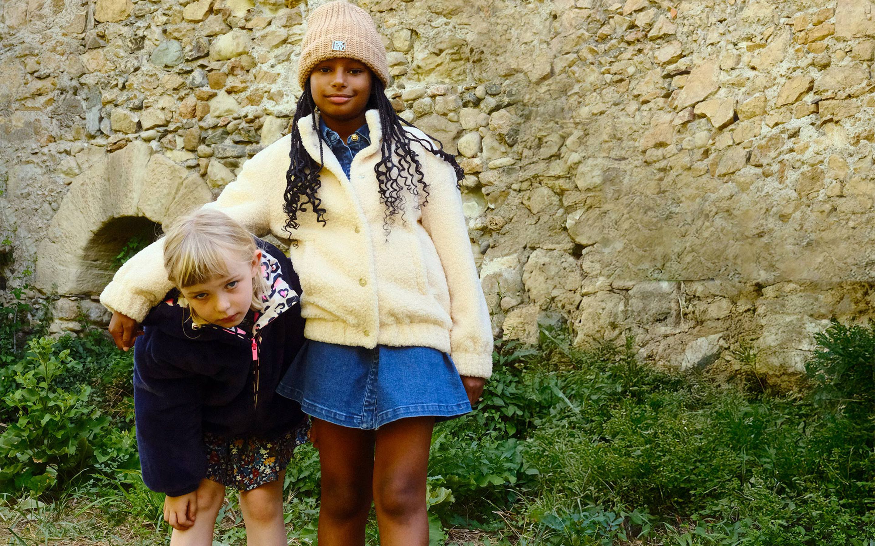 Les vêtements pour garçons de la collection automne hiver 2025 sur Kids around