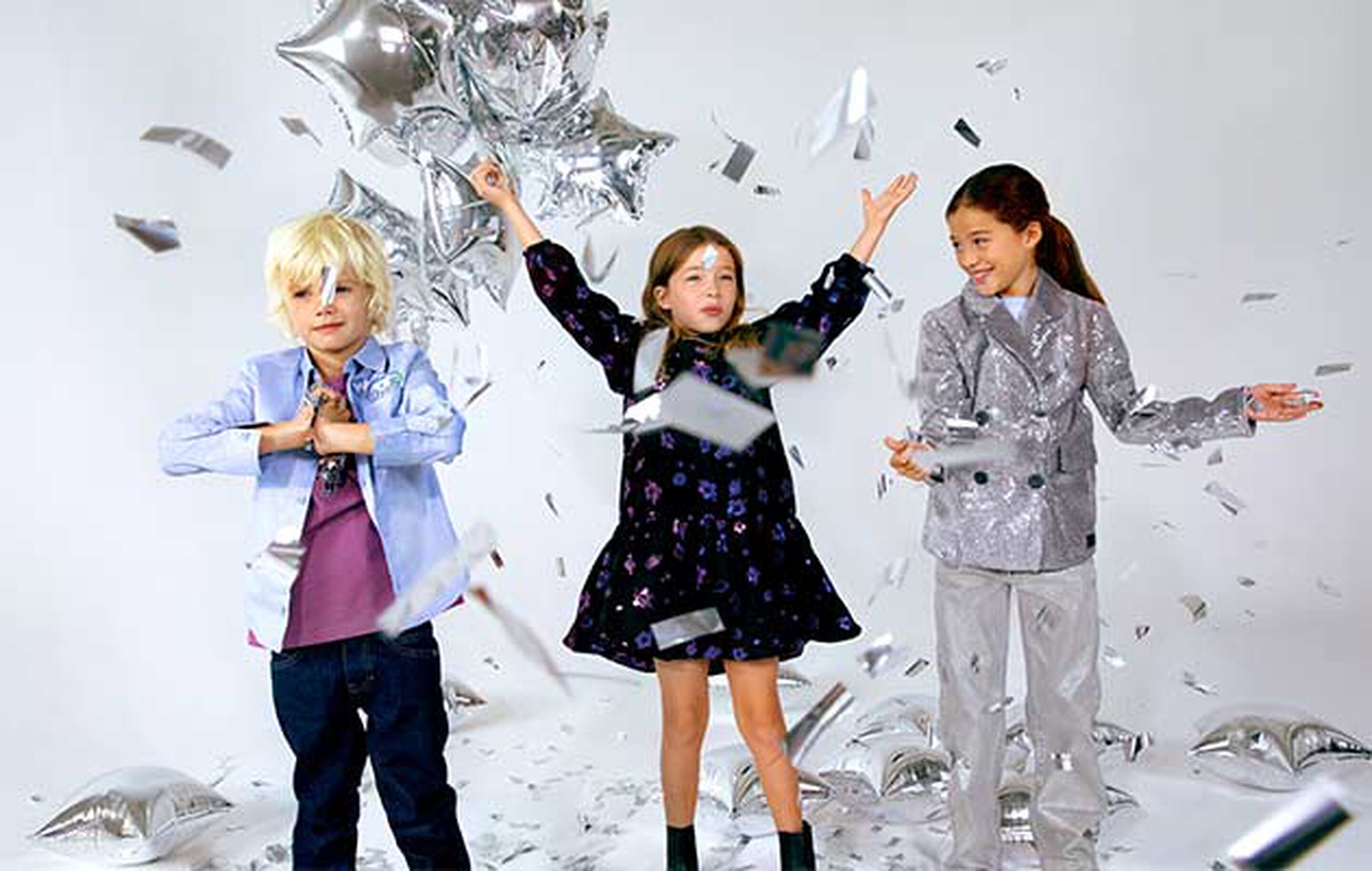 Colour story Kids Around hiver 2025 avec des bleus profonds et des teintes neutres élégantes