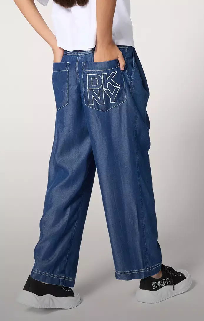 Bas fille des marques DKNY et HUGO chez Kids around