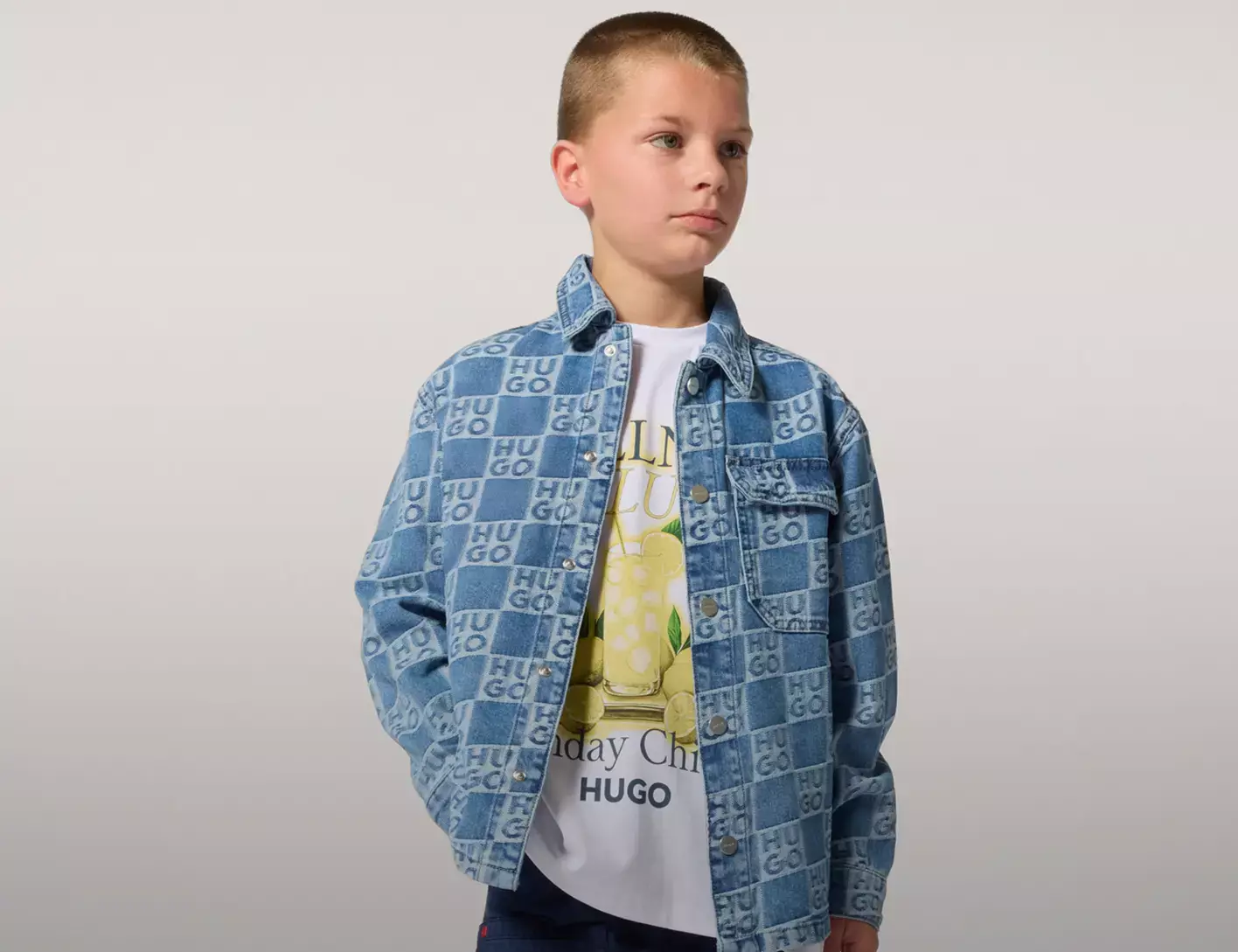 Sélection denim des marques DKNY et HUGO chez Kids around