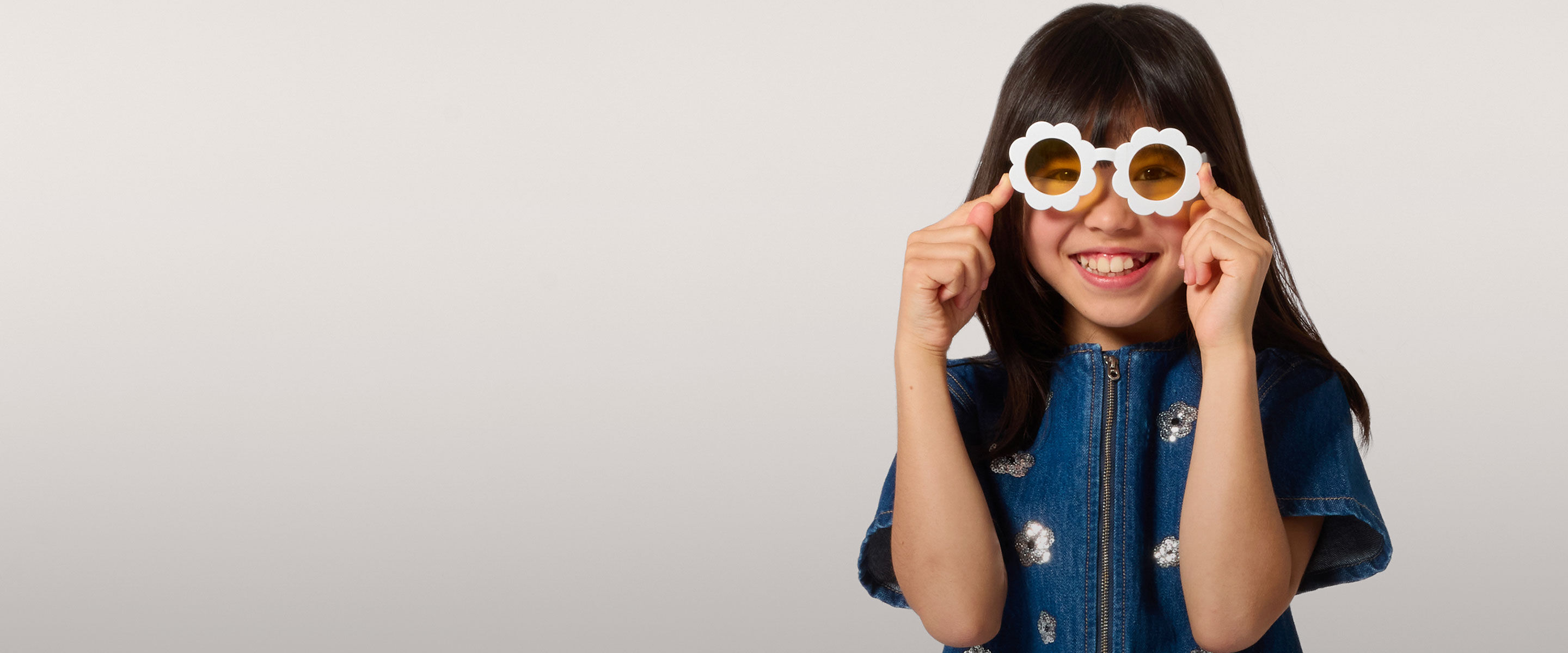 Vêtements pour enfants de marque premium et luxe soldés sur Kids around