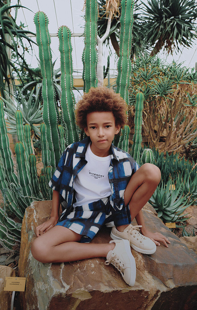 A coleção verão 2026 da marca de luxo Givenchy na Kids around