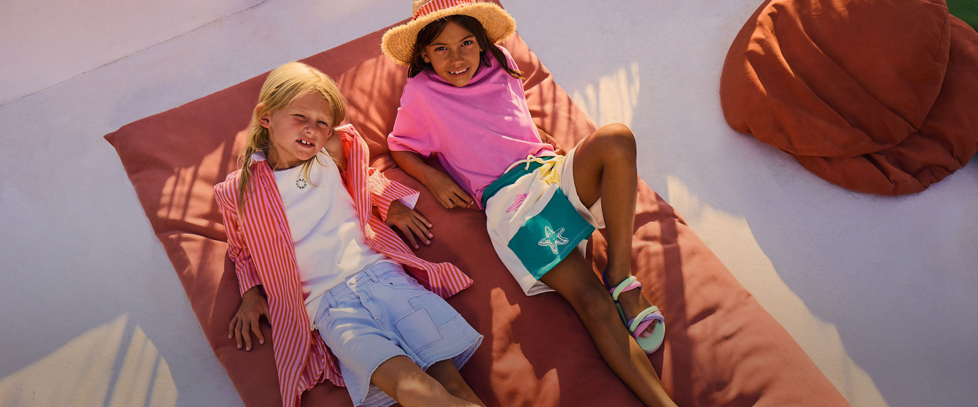 Die Beach Club Auswahl an Kinderbekleidung und Accessoires bei Kids around