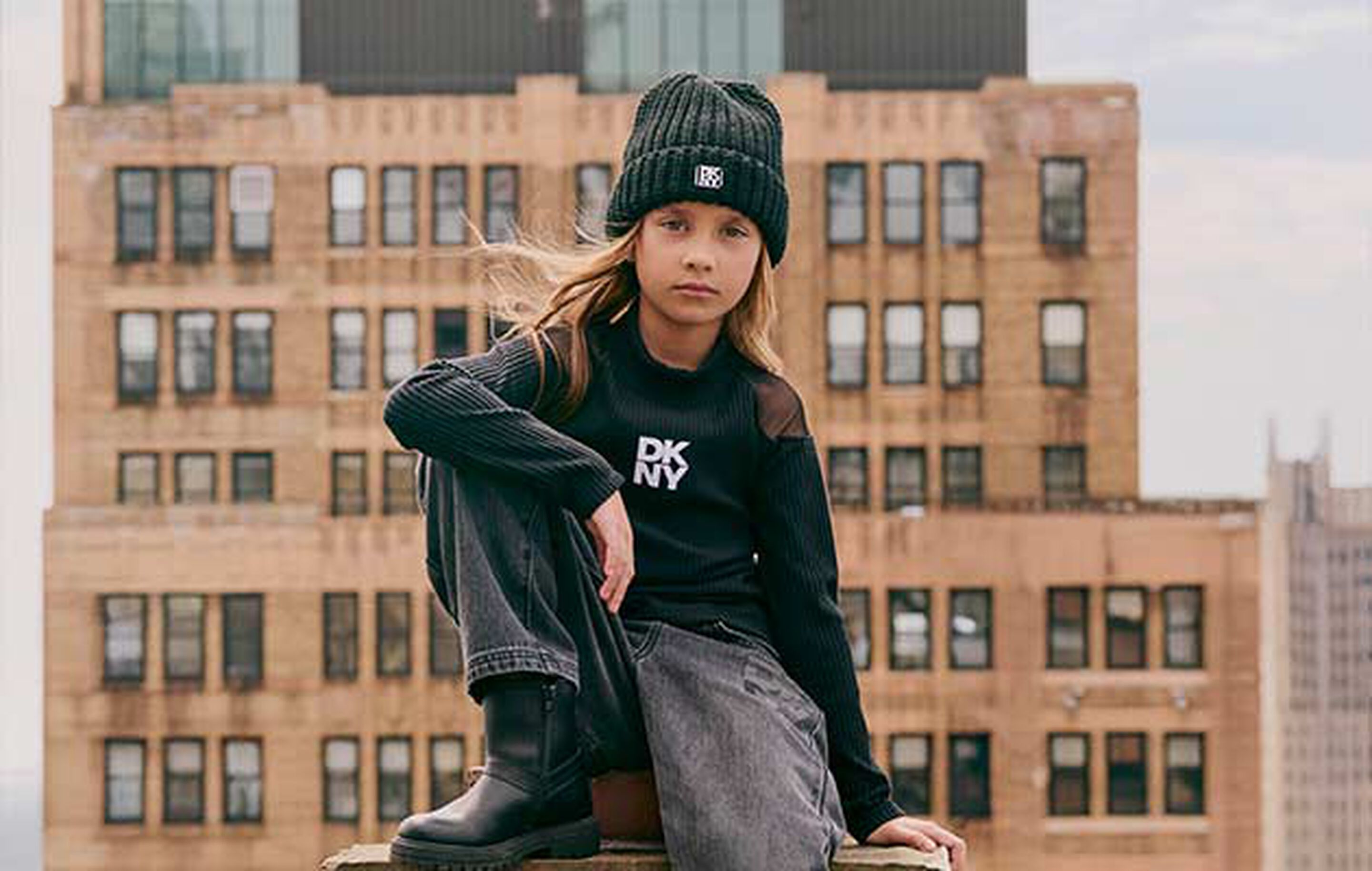 Activité créative d’Halloween – bricolage de citrouilles, masques et guirlandes avec les enfants.