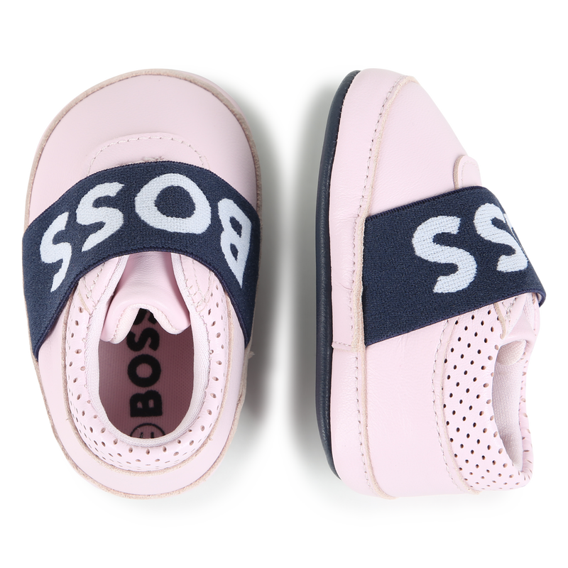 Chaussons élastiqués en cuir de mouton BOSS 
                    FILLE