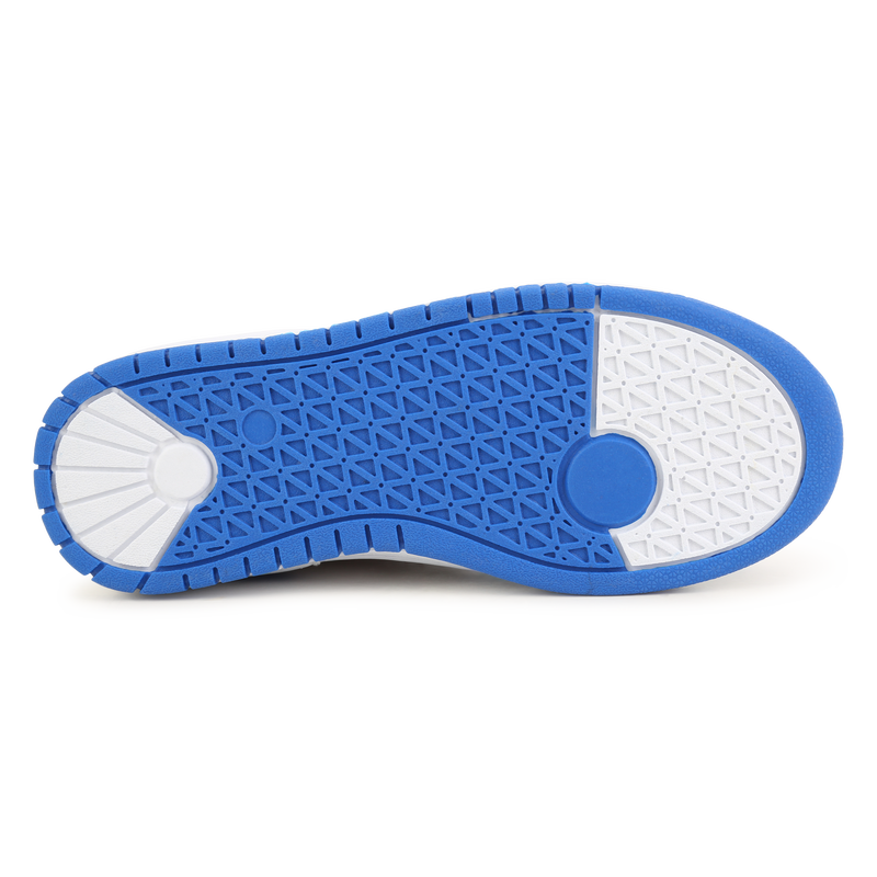 Baskets &agrave; lacets et sigle