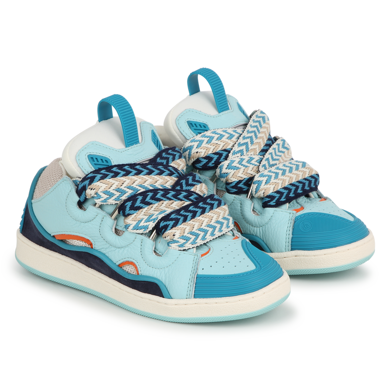 Baskets &agrave; lacets