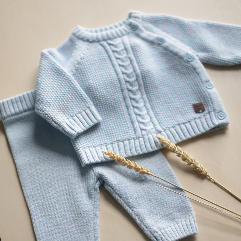 Cardigan et pantalon tricot CARREMENT BEAU 
                    GARCON