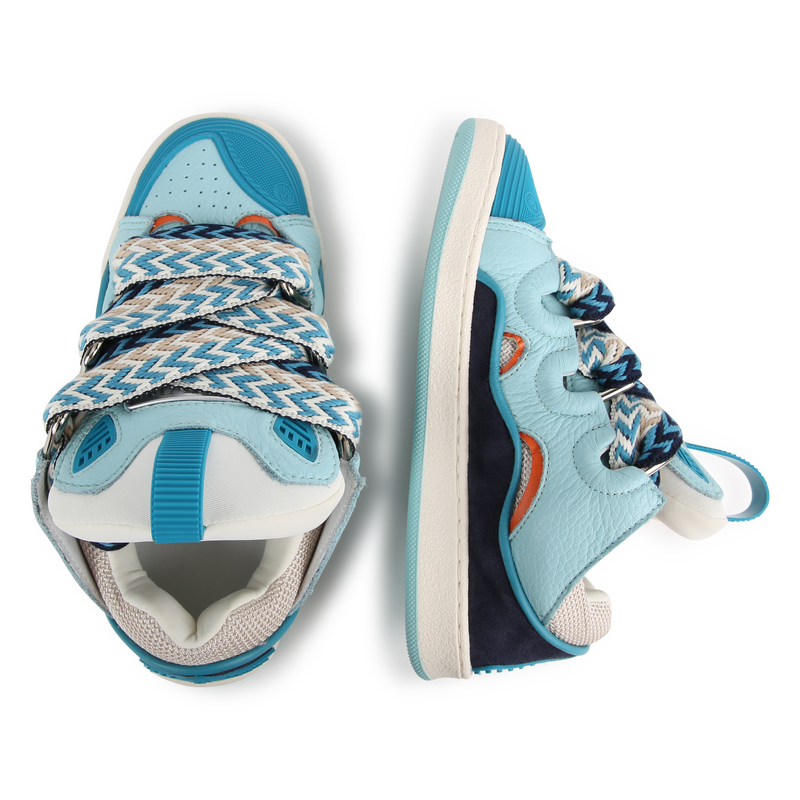 Baskets à lacets