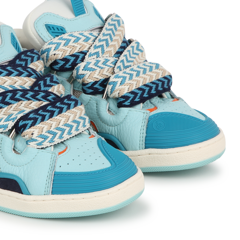 Baskets à lacets