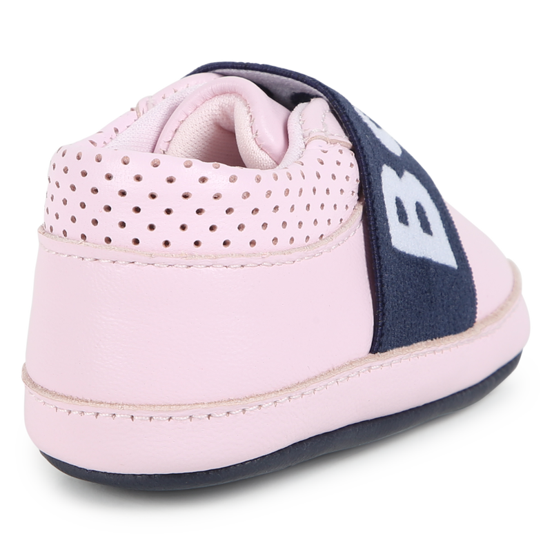 Chaussons élastiqués en cuir de mouton BOSS 
                    FILLE
