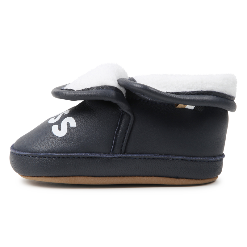 Chaussons élastiqués en cuir de mouton BOSS 
                    UNISEXE