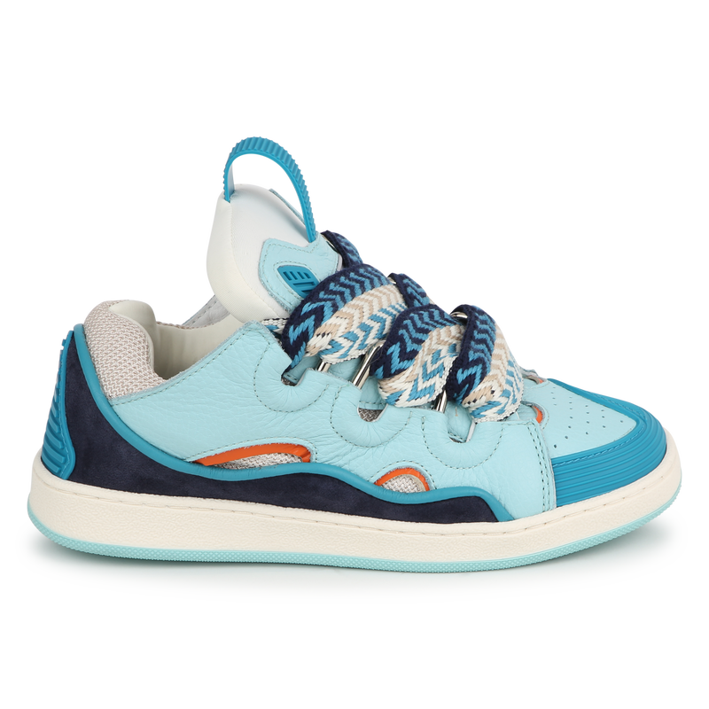 Baskets &agrave; lacets