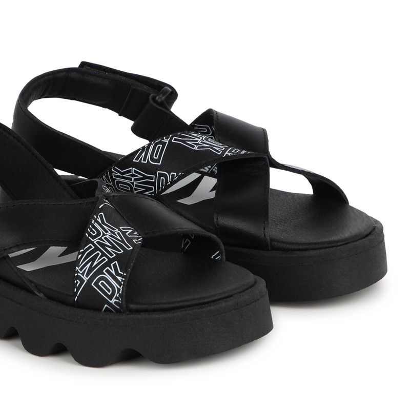 Sandales avec bande auto-agrippante DKNY 
                    FILLE