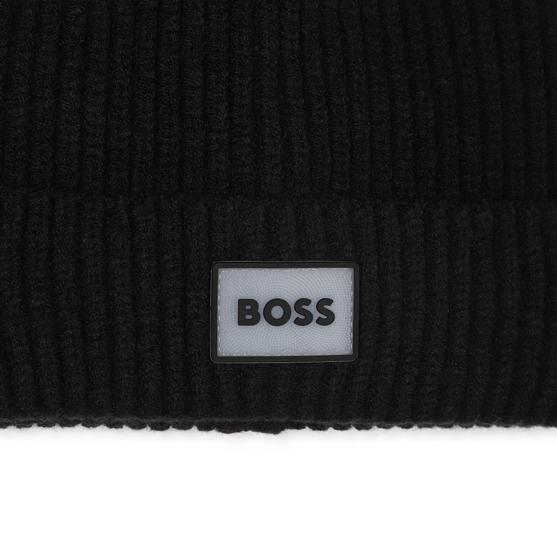Bonnet tricot avec badge BOSS 
                    GARCON