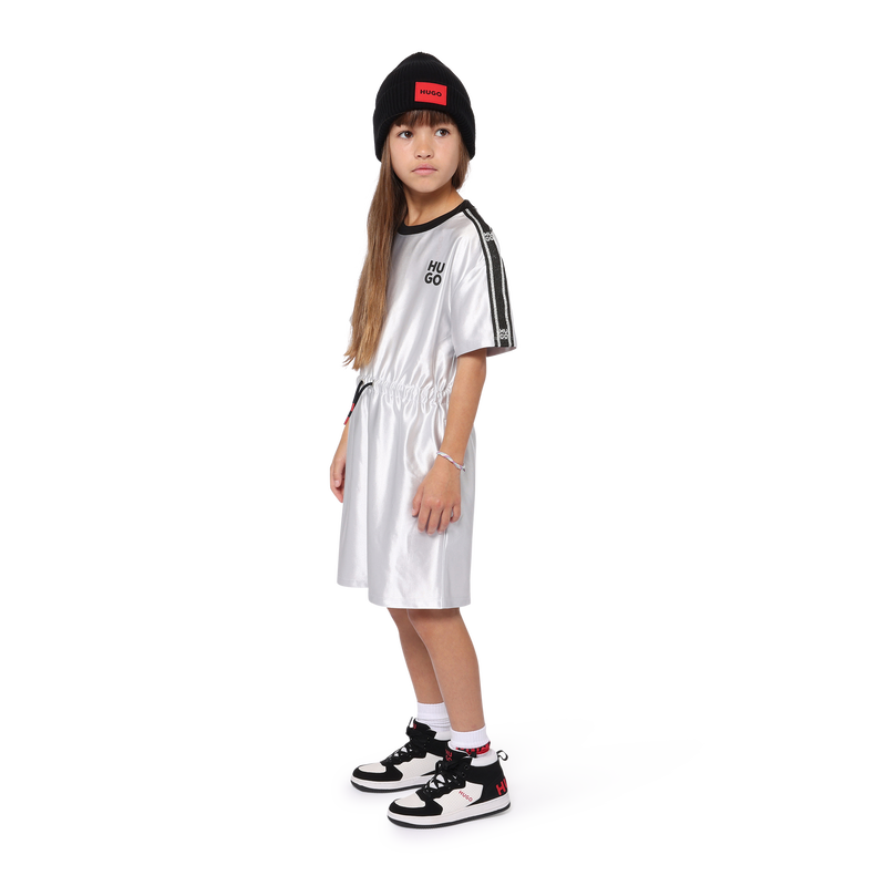 Robe satinée à manches courtes Hugo 
                    FILLE