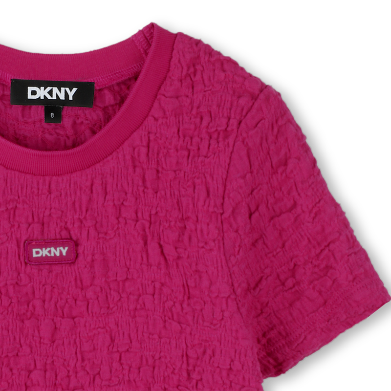 T-shirt gaufr&eacute; manches courtes DKNY 
                        FILLE