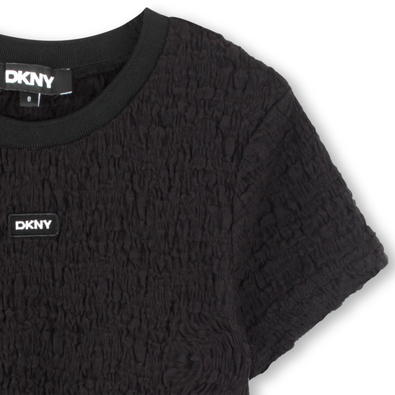 T-shirt gaufr&eacute; manches courtes DKNY 
                        FILLE