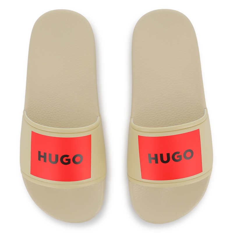 Claquettes à badges Hugo 
                    GARCON