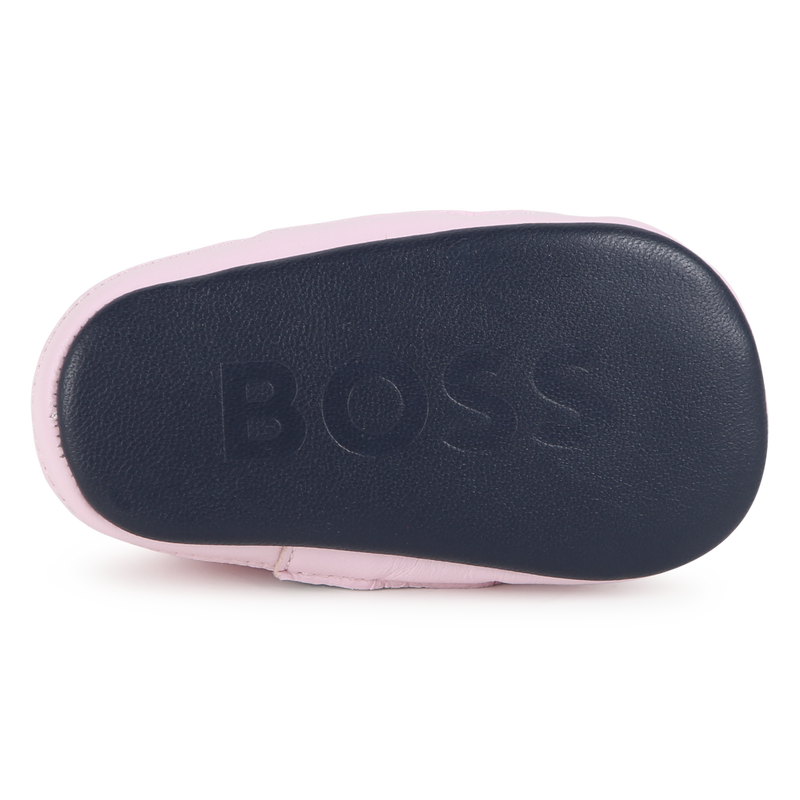 Chaussons élastiqués en cuir de mouton BOSS 
                    FILLE