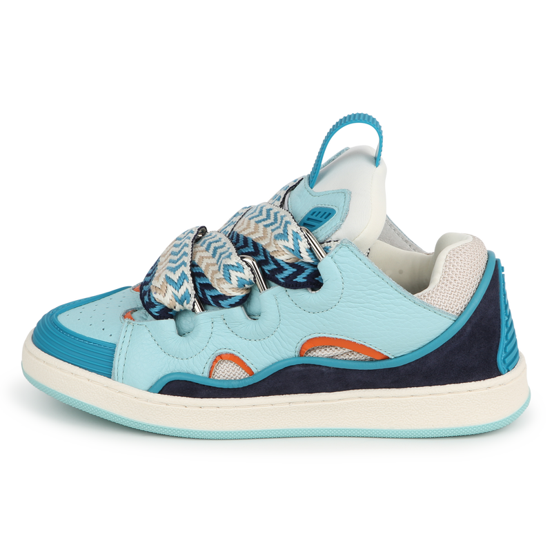 Baskets &agrave; lacets