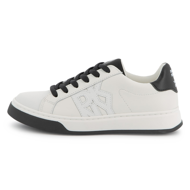 Baskets lac&eacute;es en cuir de vachette DKNY 
                        UNISEXE