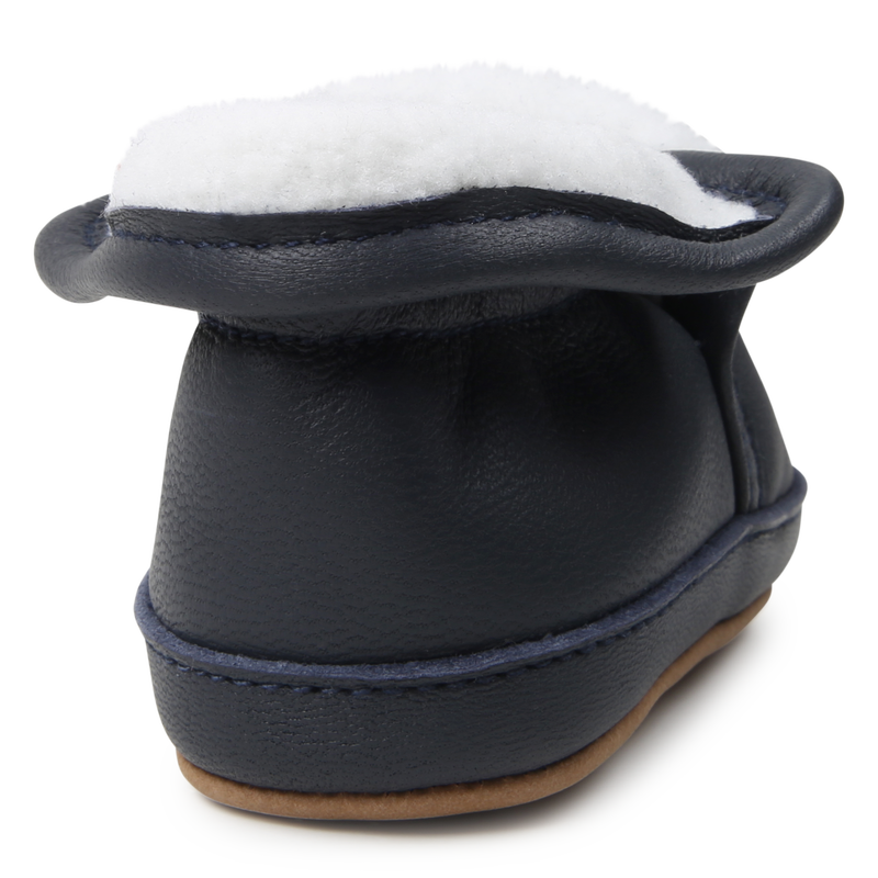 Chaussons élastiqués en cuir de mouton BOSS 
                    UNISEXE