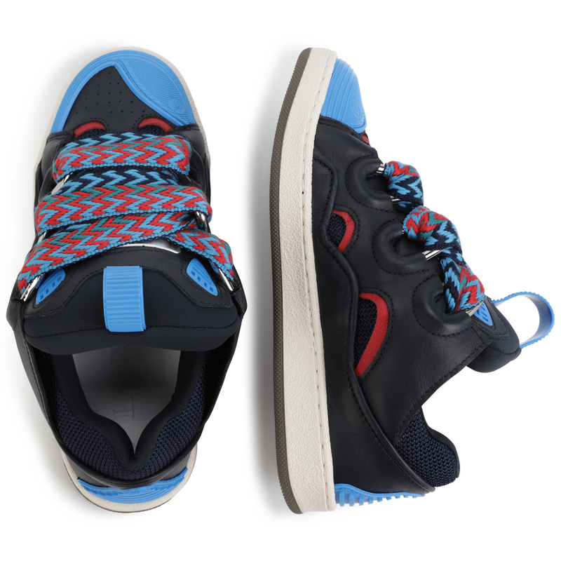 Baskets à lacets
