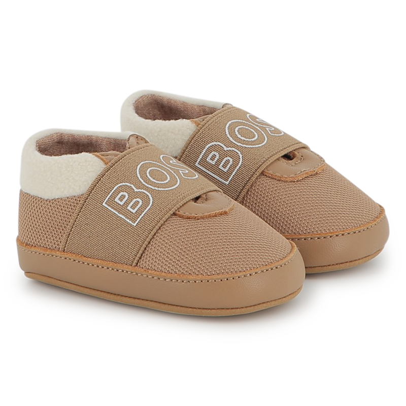Chaussons souples en cuir de mouton BOSS 
                    UNISEXE