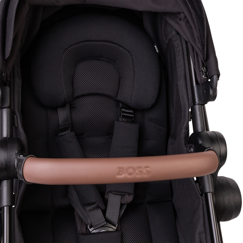 Poussette compacte 2-en-1 BOSS 
                    UNISEXE