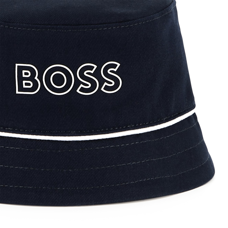 Bob réversible BOSS 
                    GARCON