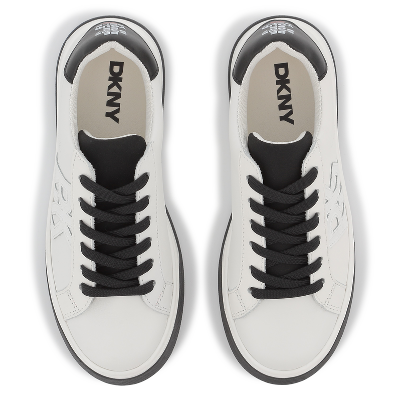Baskets lac&eacute;es en cuir de vachette DKNY 
                        UNISEXE