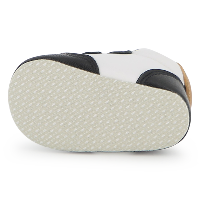 CHAUSSONS EN CUIR DE MOUTON BOSS 
                        GARCON