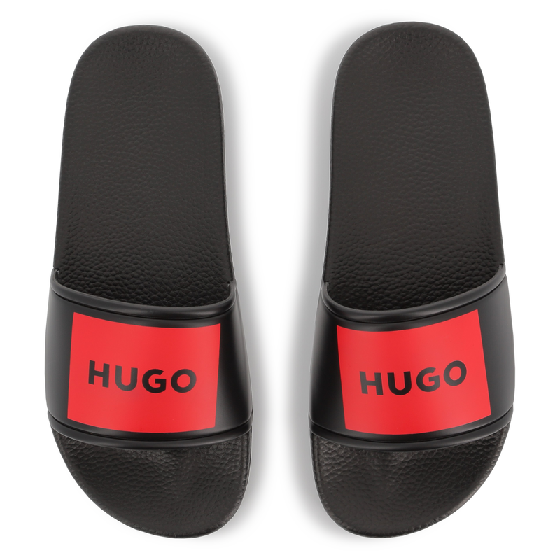 Claquettes à badges Hugo 
                    GARCON