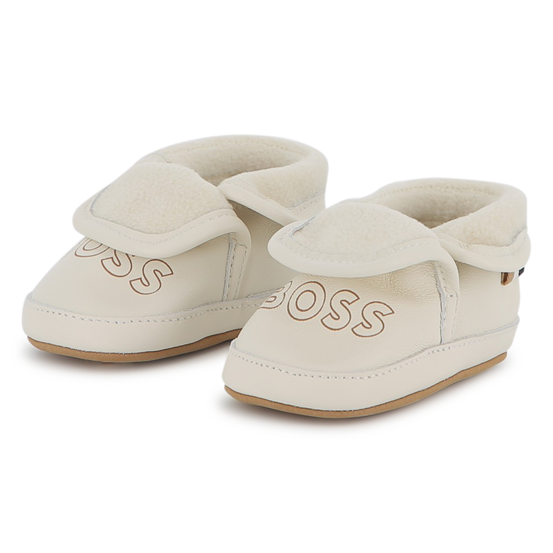 Chaussons souples en cuir de mouton BOSS 
                    UNISEXE