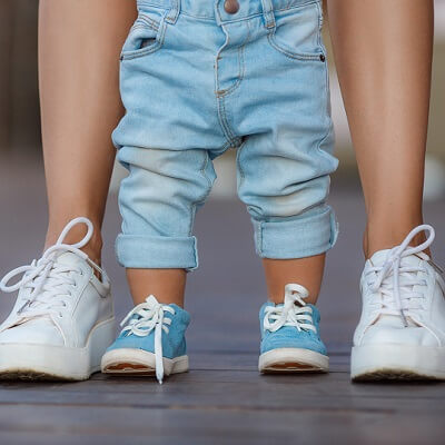 Bien choisir les premières chaussures de bébé