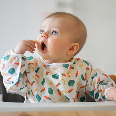 Comment apprendre à bébé à manger seul ?