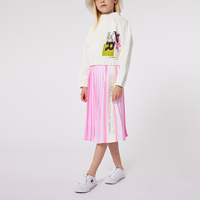 10 looks incontournables avec une jupe plissée pour enfant